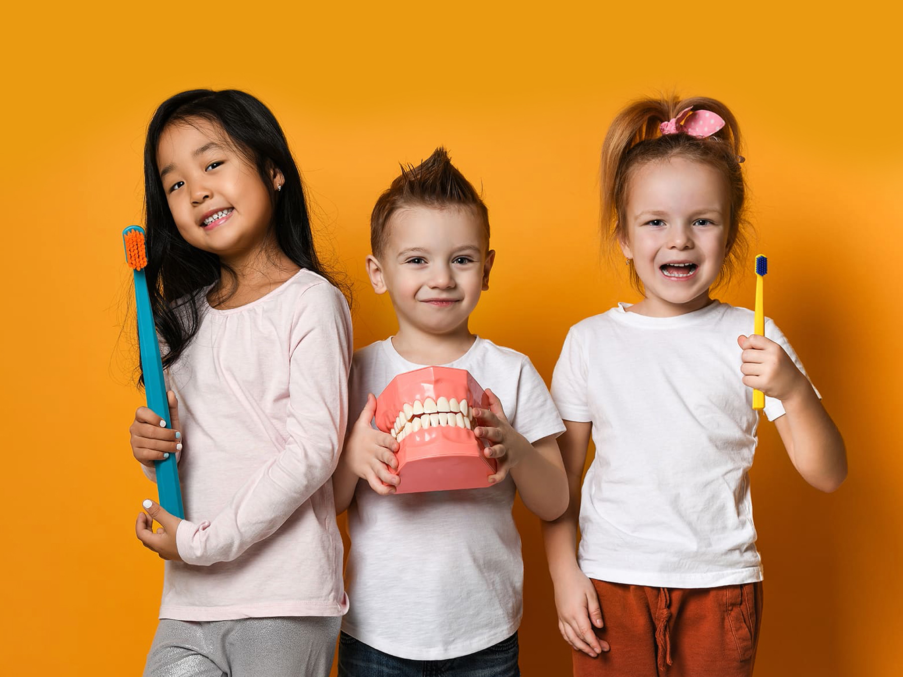 niños felices odontología