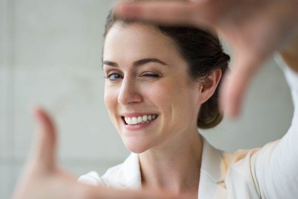 Cómo influye la sonrisa en la confianza y la imagen personal