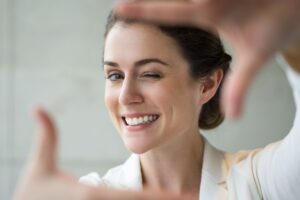 Cómo influye la sonrisa en la confianza y la imagen personal
